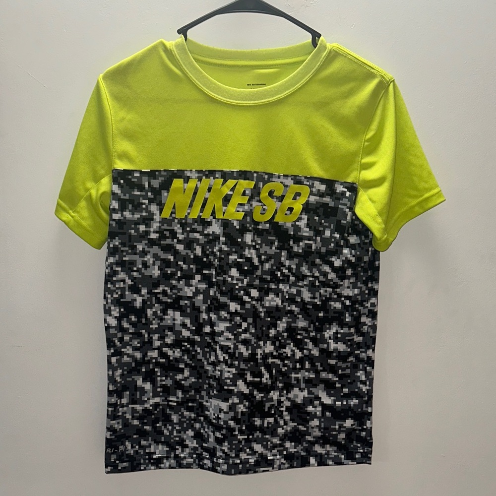 Nike Gray and Black boys t shirt